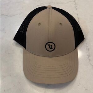 Vuori Snapback Trucker Hat New without tags